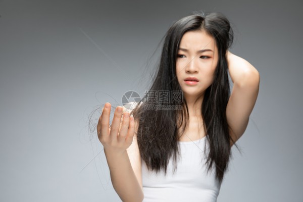 腰痹通胶囊：古老中医秘方，腰痛患者的康复福音